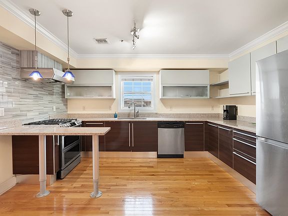 5th image of 726 23rd St #2