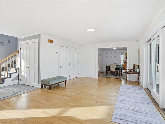 4th image of 8 Perham St