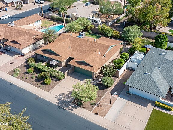 3rd image of 1967 E MANHATTON Drive
