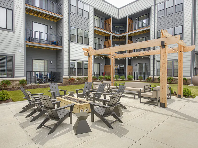Pullman Pointe — Photo 42