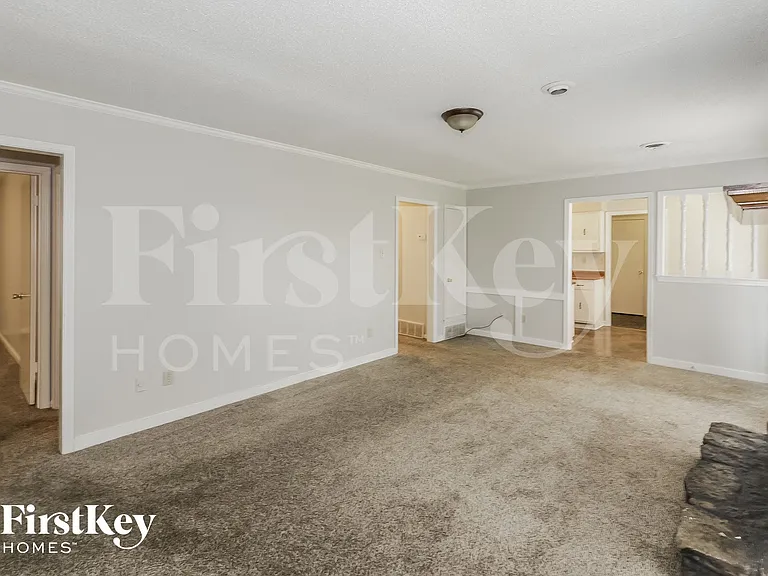 6861 Valley Park Dr — Photo 4