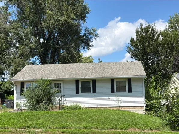 13 Briarcliff Ct, Pekin, IL 61554