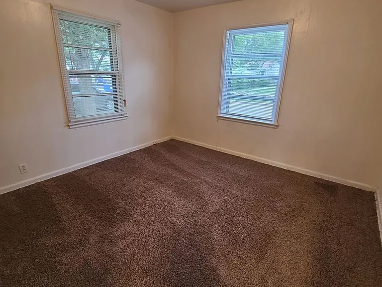1617 Bradley Ave — Photo 9