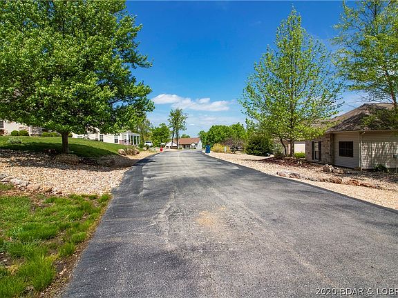 3rd image of 28 Guinevere Dr