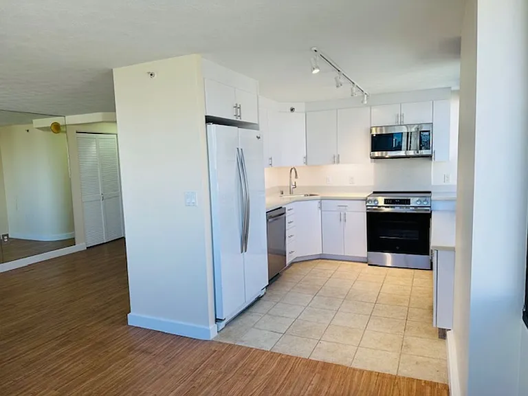 343 Hobron Ln #1704 — Photo 4