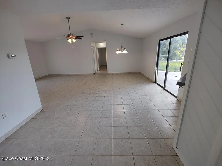 981 Forest St NE — Photo 11