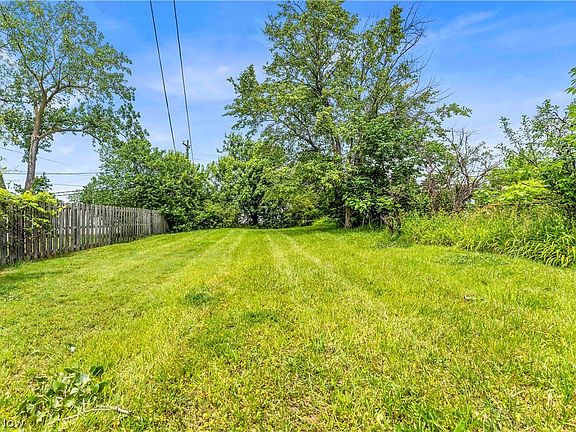 5th image of 16713 Lotus Dr