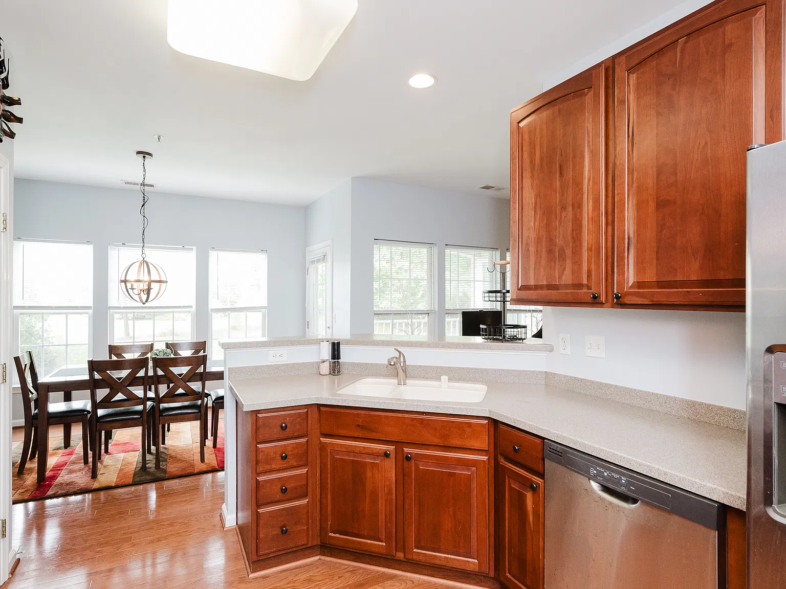 2 bed, 1585 sqft, $2,500 — Photo 4