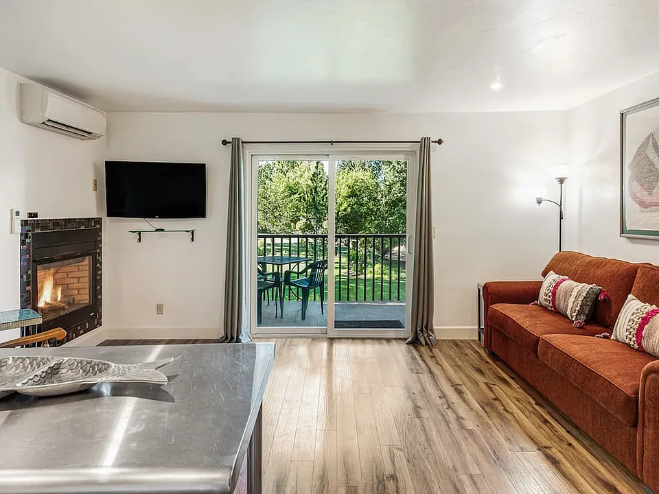 1565 NW Wall St #152/153