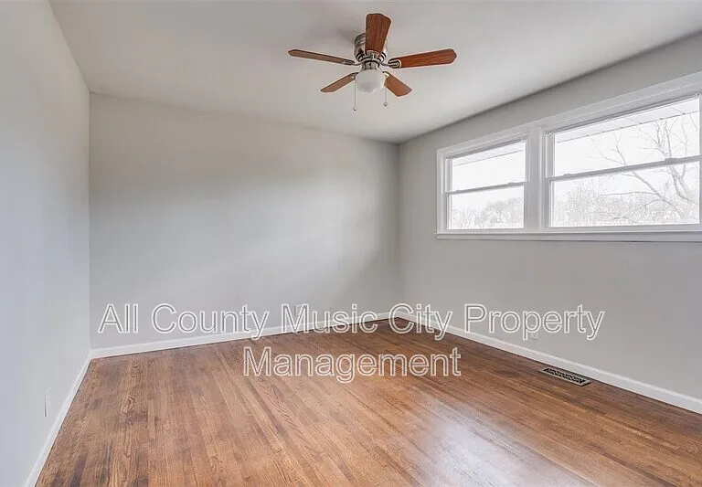 209 Rhine Dr — Photo 12