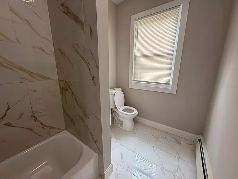 1561 Chapel St #5A — Photo 4