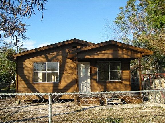 2nd image of 2108 Benitez St