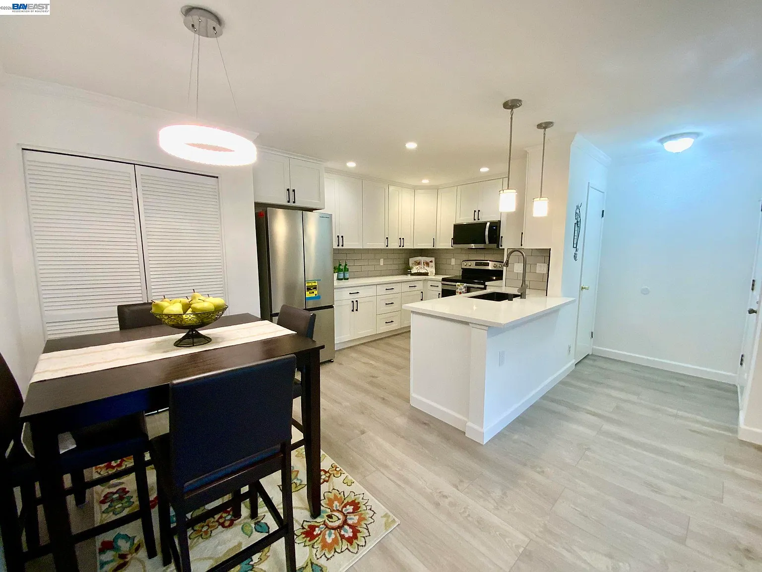 304 Hackamore Ln photo 1