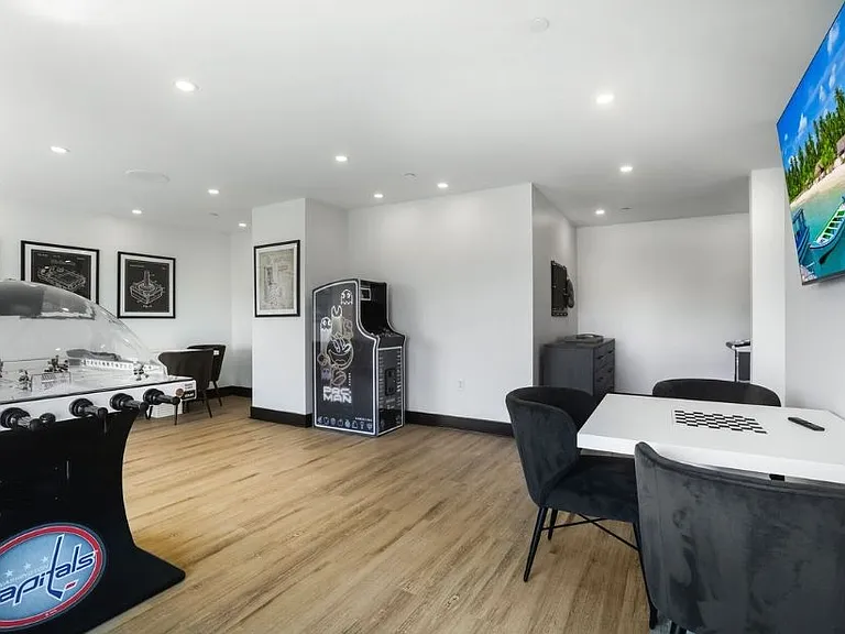 Ruxton Towers Apartments — Photo 26