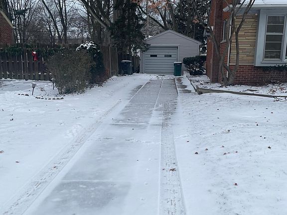 2nd image of 23541 Forest Ave