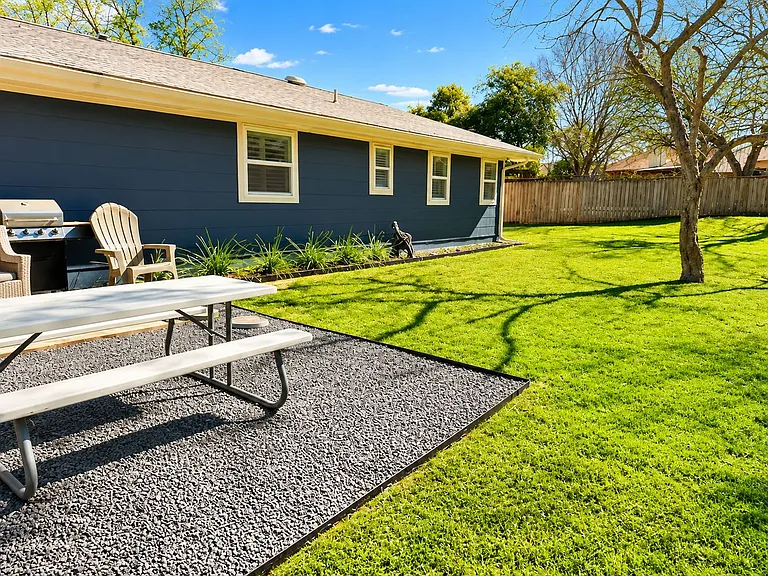 9002 Lodge Ct — Photo 27