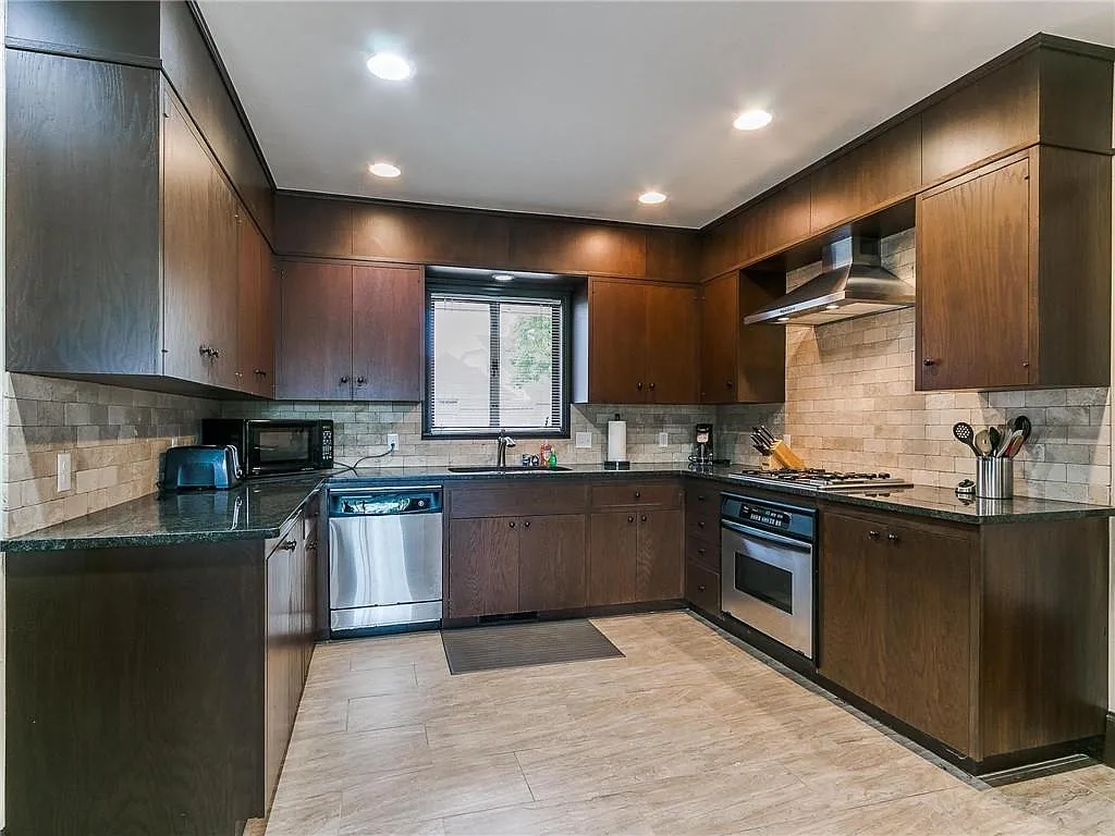 2 bed, 2.5 bath, 2000 sqft, $3,000 — Photo 3