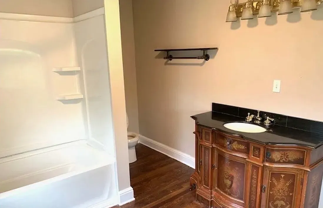 4 bed, 1957 sqft, $2,500 — Photo 4