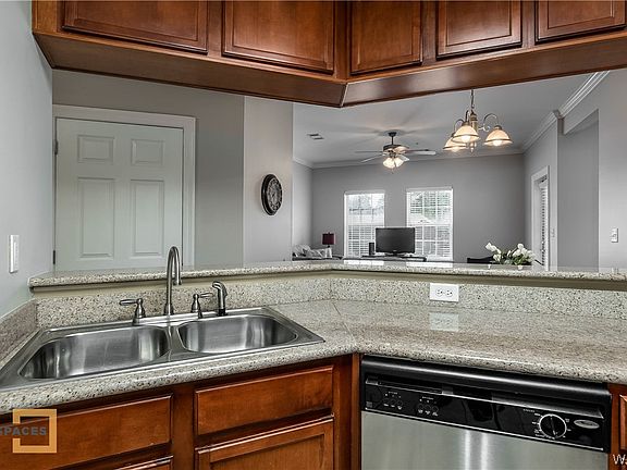 4th image of 3218 Veterans Memorial Pkwy APT 1102