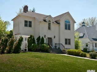 26 Rockywood Rd, Manhasset, NY 11030