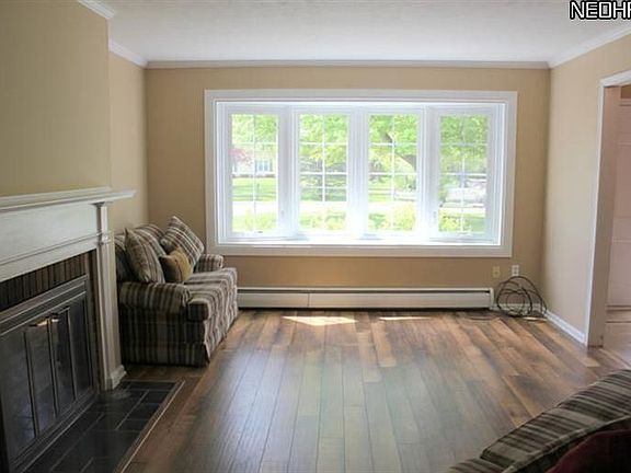 4th image of 6 Meadowlawn Dr Unit 1