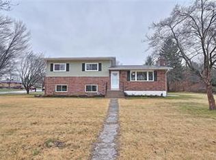 1801 Lord Byron Dr, Bethlehem, PA 18017