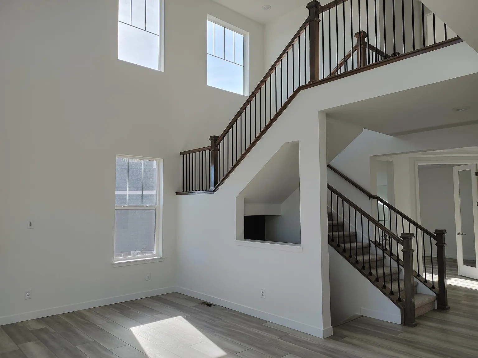 4 bed, 4096 sqft, $4,500 — Photo 3