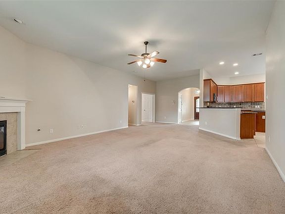 5th image of 18119 Quarry Vale Dr