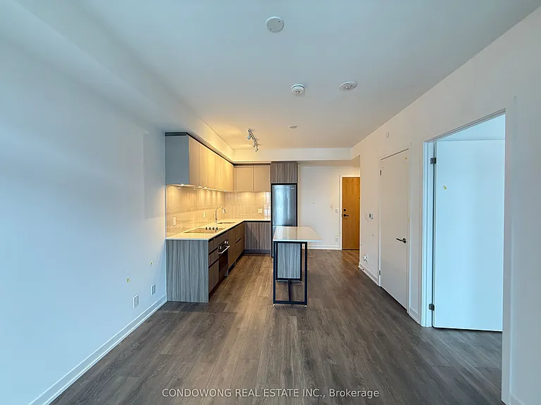 7950 Bathurst St #1121 — Photo 3