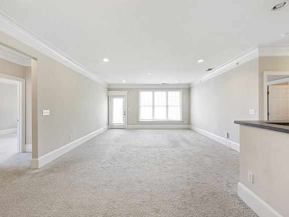 4th image of 623 Waterford Lake Dr #1