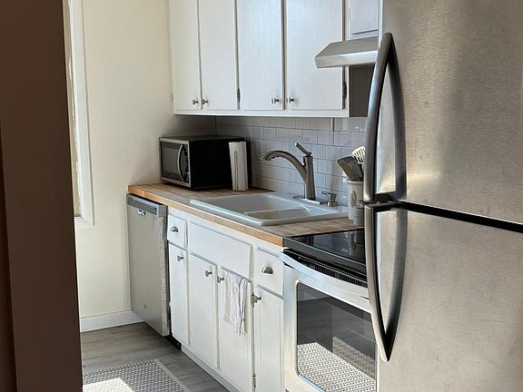 5th image of 4014 15th Ave S APT 15B
