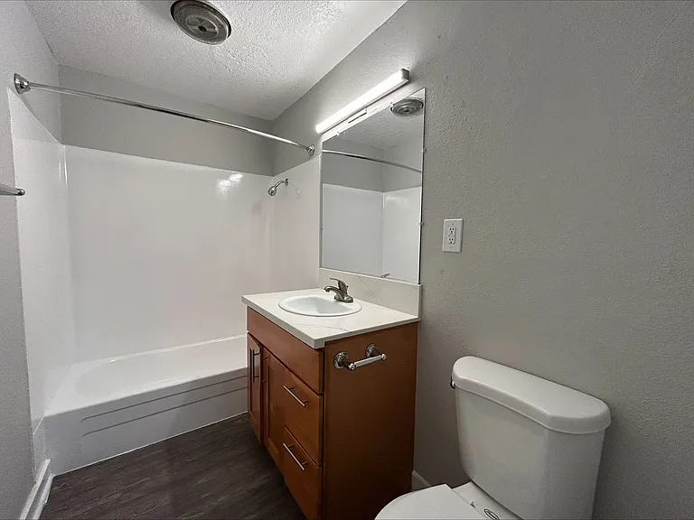 The Circle Apartments at Long Beach — Photo 102