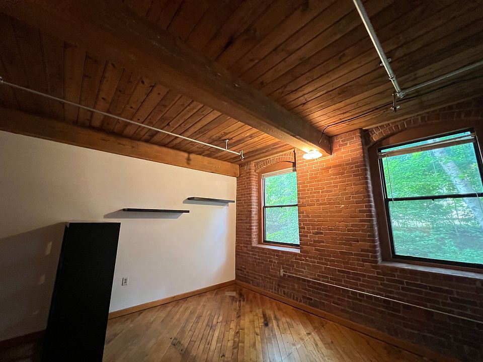 1st image of 222 Williams St E APT 105