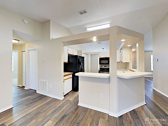 3rd image of 2411 Academy Ave