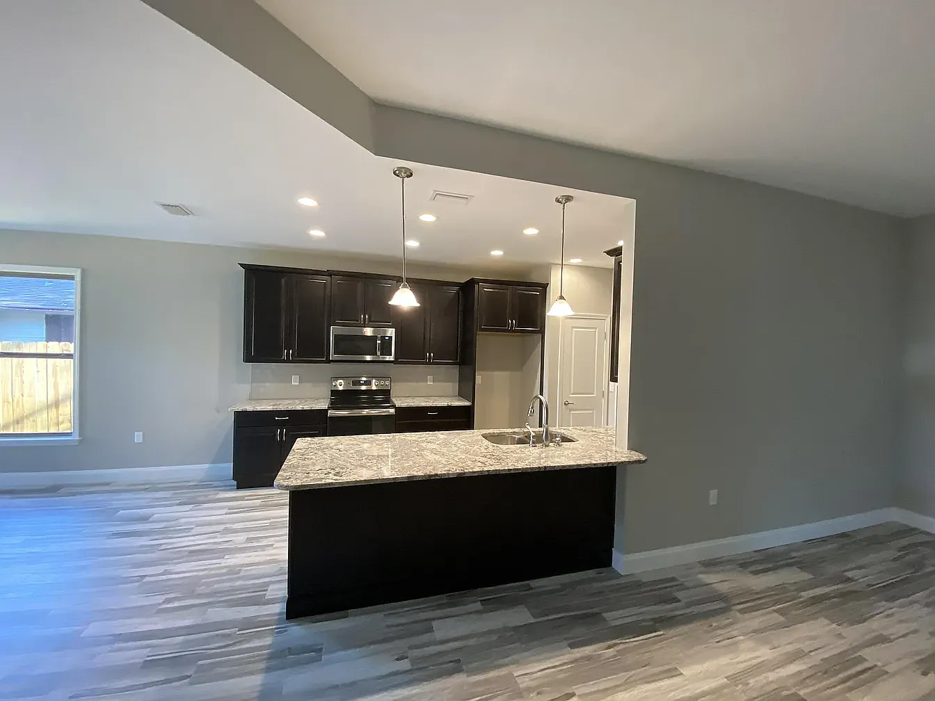 3 bed, 1679 sqft, $2,650 — Photo 2
