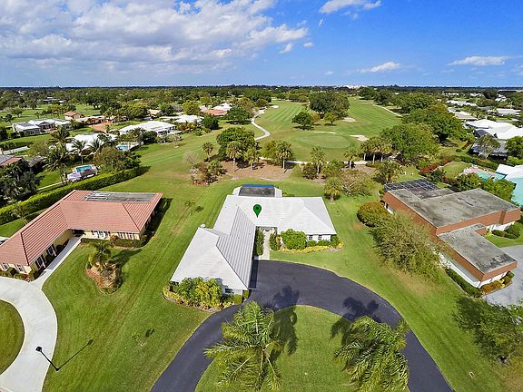 5th image of 433 S Country Club Dr