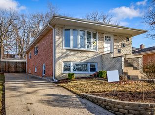 741 McCarthy St, Lemont, IL 60439