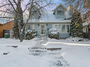 624 Henderson St NW, Edmonton, AB T6R 1S7