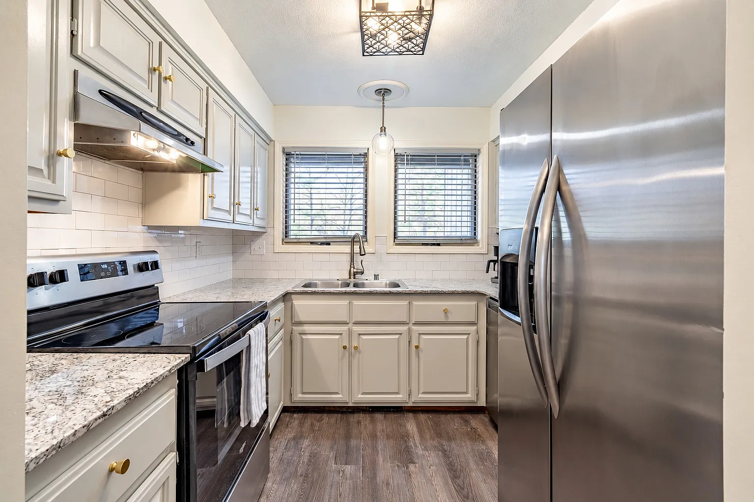 2 bed, 1.5 bath, 1256 sqft, $1,800 — Photo 3