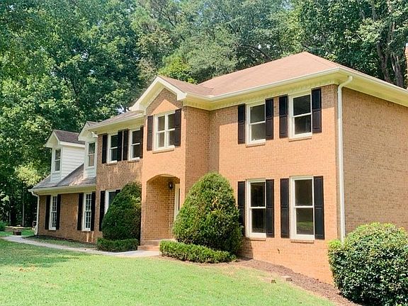 3rd image of 105 Largo Cir