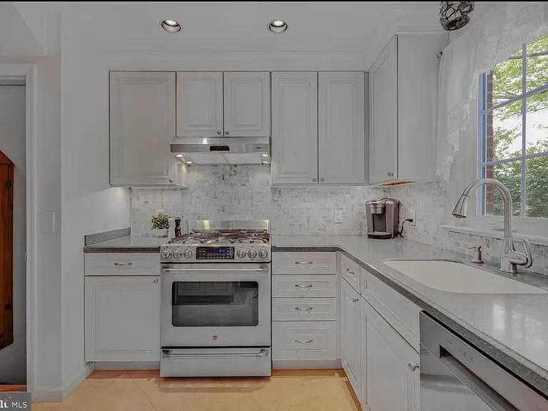 2622 N Lexington St — Photo 6