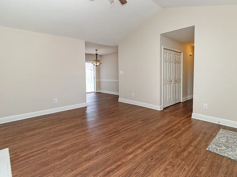 4401 Craven Hill Dr — Photo 6