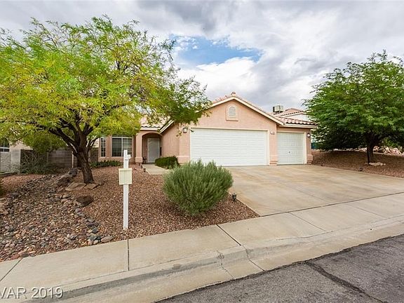 Single Story with 3 Car Garage in Henderson situated on Cul-De-Sac