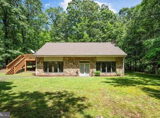 734 Log Cabin Ln, Berkeley Springs, WV 25411