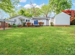 305 W 9th St, Newton, NC 28658