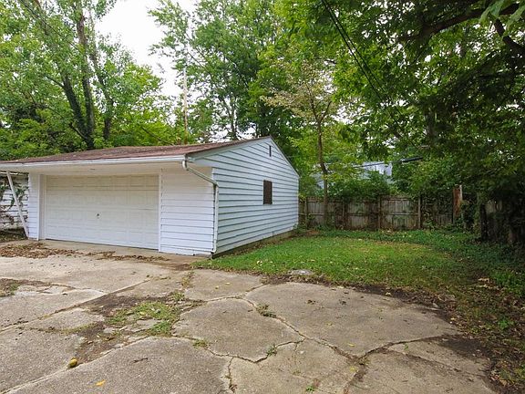 4th image of 1841 Parkhill Dr