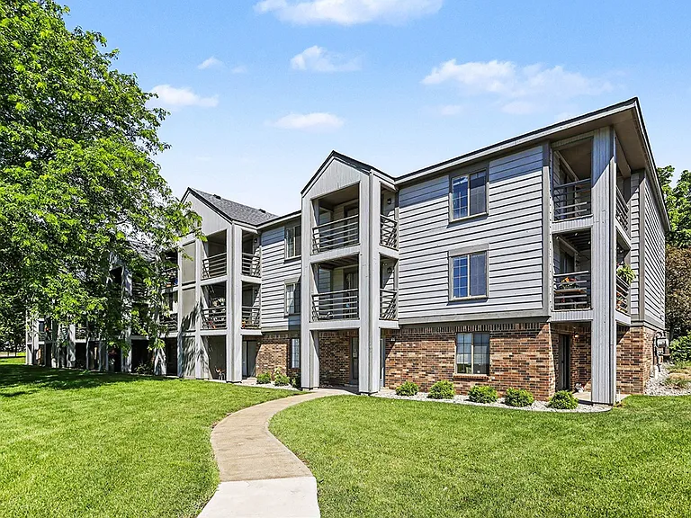 Emerald Park Apartments — Photo 26