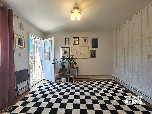 4th image of 539 Evergreen Ave #3F