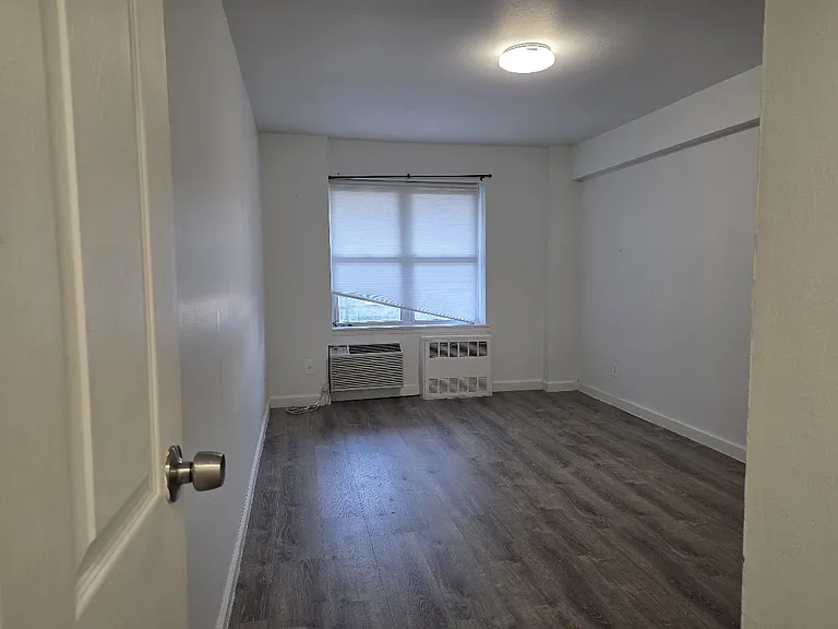 1670 Bell Blvd #6 — Photo 3