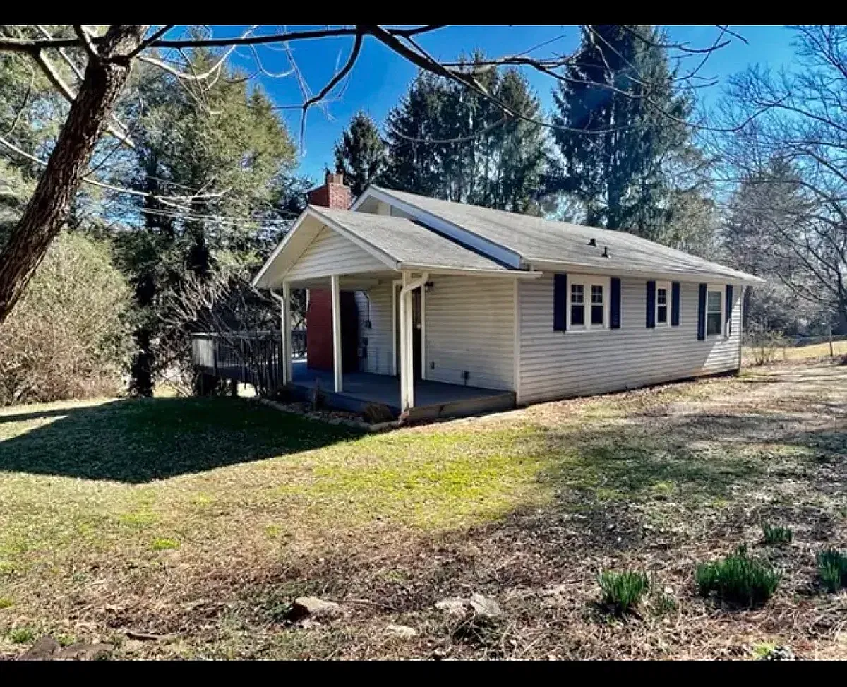 2 bed, 900 sqft, $1,800 — Photo 1